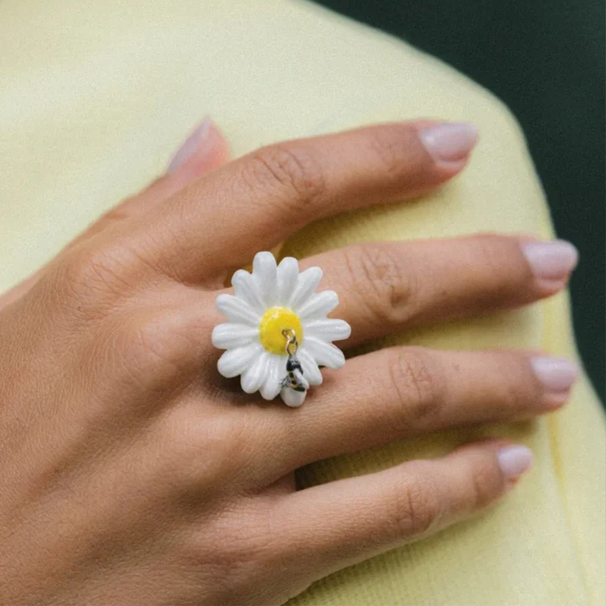 Maxi daisy with bee charm - Nach Bijoux