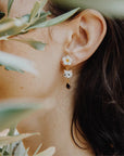 Tabby cat and flower with tassel - Nach Bijoux