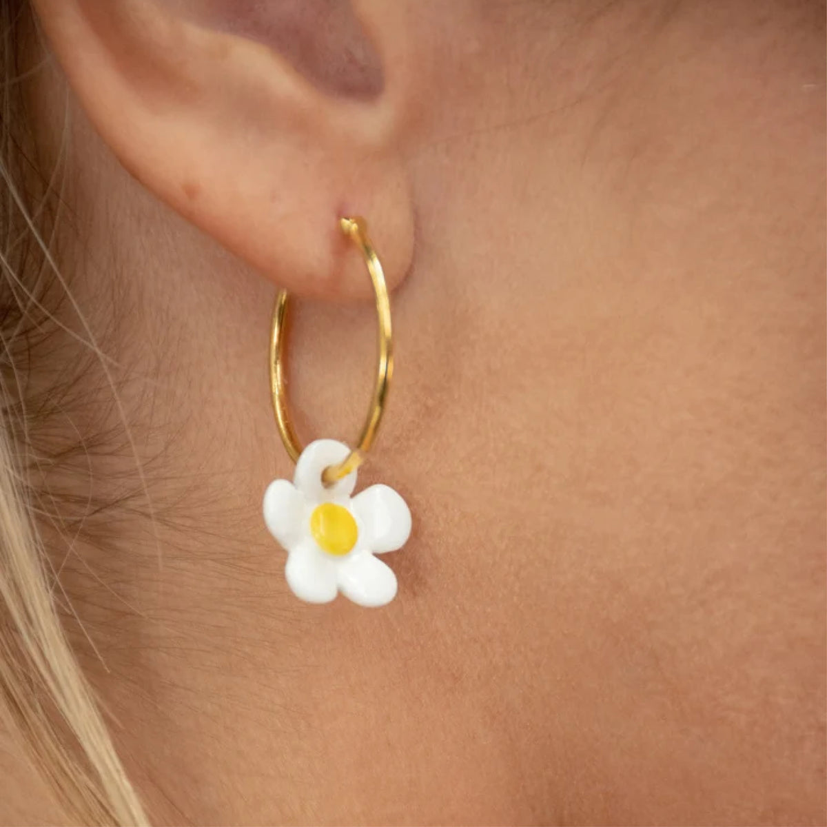 Two-tone floral hoop - Nach Bijoux