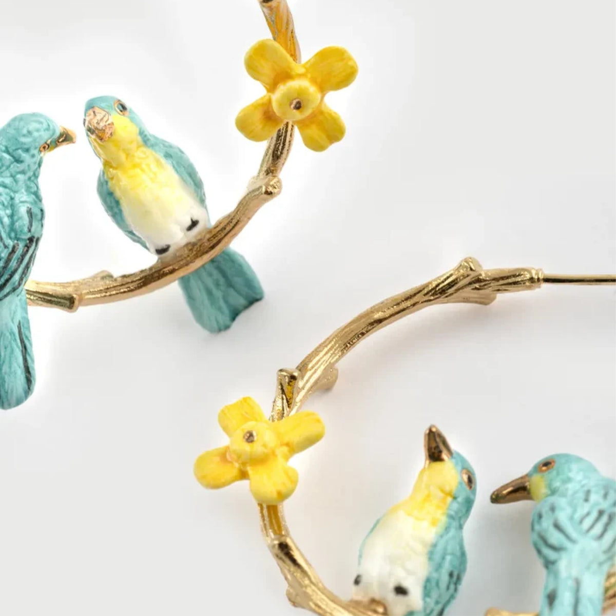 Branch with lovebirds and daffodils - Nach Bijoux