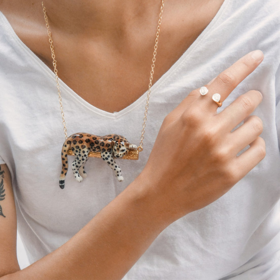 Leopard on branch - Nach Bijoux